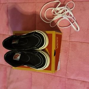 Preloved Toddlers Black/True White Sk8-Hi Vans size 5.0